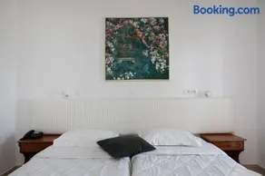 Sea Breeze Hotel - Image 4