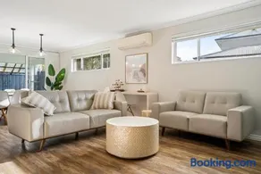 Luxury Waterfront 5-Bed Family Home Near Mandurah - Image 5