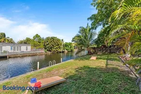 Canal views featuring indoor pool - Image 3