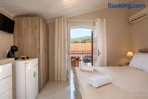 Esperides Studios-Seaside Stay with View in Syvota - Image 3