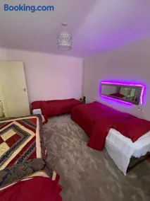 Large Stylish 3 Bedroom in Chatham - Image 3