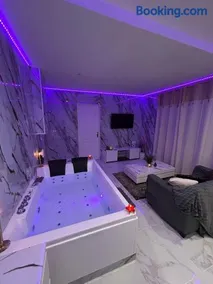 Luxueux T2 pour 2 a 4 pers Balneo jacuzzi 15 mn de valras plage - Image 1