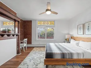 Shadyside, Pittsburgh, Modern and Accessible 2 Bedroom Unit2 with Free Parking - Image 2