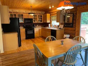 Relaxing Family Cabin with Pool &Hot Tub! Sleeps 5! - Image 4