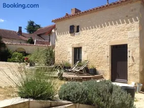 Gîte authentique avec cheminée, terrasse et WiFi en Charente - Image 1