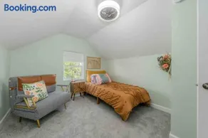 Home 15 min from Starved Rock and Chicago Skydive! - Image 3