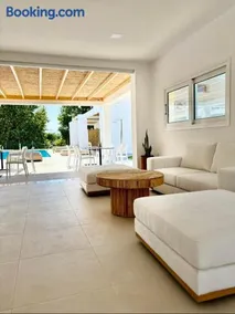 Blue Summer Luxury Suites - Image 4