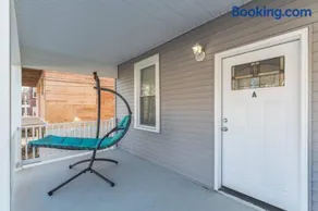 Beach 2 blocks Parking Patio - Image 3