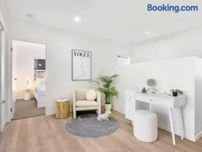 Well-decorated 4BR Family home steps to mall - Image 3