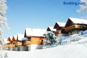 Grand chalet en bois avec vue splendide - Image 1