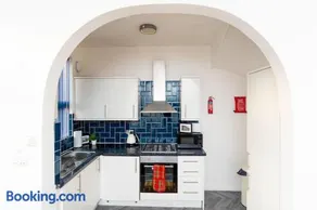Clifton Apartments - Spacious home close to City - Image 3