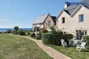 LocaLise - Maison E2 au Guilvinec - A 20m de la mer avec jardin et piscine - Tout à pied, plage, port, centre commerces, marché - Wifi inclus - Vue mer de la chambre - Animaux bienvenus - Linge de lit inclus - Image 1