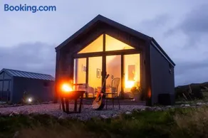 Oaklane Glamping Cabins - Image 2
