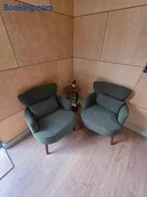 Bumblebee Lodge - Image 5