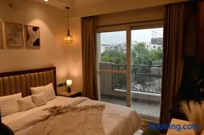 Minimal Luxe Studio Cozy Stay in Gurgaon - Image 1