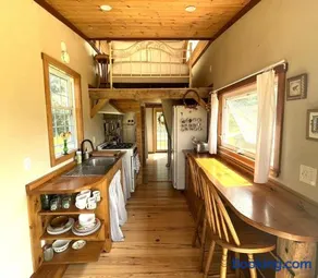 The Cozy Coop - Tiny Cottage - Image 1