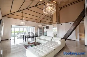 Sommelier Villa ISHIGAKI - Image 1