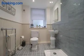 Henry Bell - Cosy 2-bedroom cottage - Image 4
