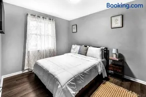 Modern 4bedrooms Home Near Lake Decatur - Image 2