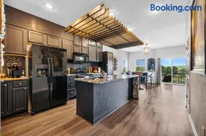 Brooklynns Bay Newly Redesigned Lakefront Retreat - Image 1