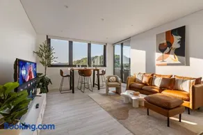 Waterfront Apartment in the Heart of Gosford - Image 2