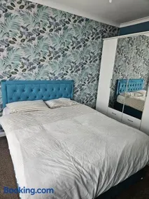 Large Bungalow to sleep up to 8 - Image 5