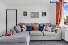 Group-Friendly 4-BR Home with Space & Comfort - Image 1