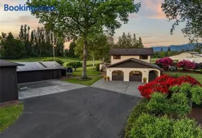 Villa Mt Rainier - Image 1