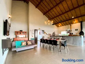 Casa em ponto turístico de Carrancas, com PISCINA, VISTA de Cinema, 3 Suítes, cozinha EQUIPADA, NATUREZA exuberante, acesso à represa - Image 4