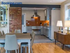 Hamilton Lodge a 6 bedroom seaside Holiday Home Hosting Happiness - Image 5
