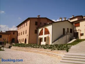Oasi di Piobbico Piscina con Vista sul Monte Nerone - Image 2