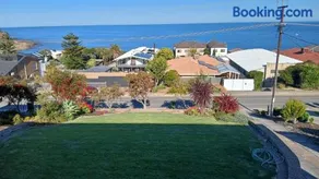 Lovely Ocean Views, Conservation Park walk, free parking, laundry, wifi and Netflix - Image 1