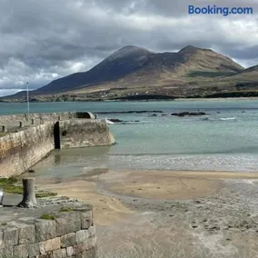 Beautiful Spacious 4-Bedroom House in Louisburgh - Image 5