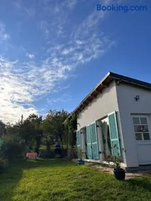 Backyard Cottage - Image 1