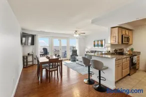 Bayfront Boardwalk Condo w Sunrise Views - Image 2