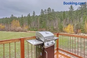 Rustic getaway in the woods - Image 2