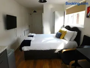 No 3 Bonnet Apartments Studio - Image 5