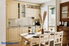 Villa Bionda Beachfront Apartments, Old Town Novigrad - Image 2