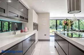 Luxury 5 Bed All En-Suite Cinema Room - Image 2