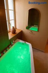 Les Rivières O'rientales Homerepublique à Cravant avec Jacuzzi - Image 2