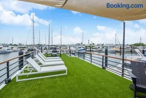 Awai's Floating Villa - Houseboat in Luxury Village - Image 2