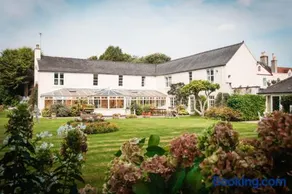 Little Manor - Image 5