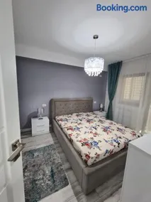Romanescu Park Apartament - Image 1