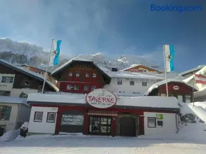 Party Hotel Taverne - Image 2