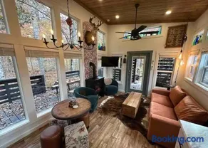 Blueberry Farm Cottage, Hot Tub, Creek, Game Room - Image 1