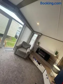 Luxury Static Home 2 Bed Sleeps 6 - Image 5
