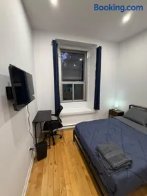 Charming Apartment downtown Montreal with Parking & Pet-Friendly - Image 5