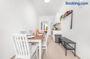 2 Bedroom Apartments, free Parking, Kitchen, Smart TV - Image 4
