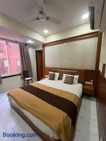 HOTEL BANSURI 966o9o1oo6 just 75mtr from shreenathji temple I 2 min walking distance By SK - Image 4