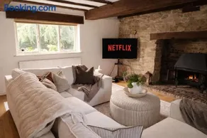 Stunning Oast House Retreat I Sleeps 12 I Countryside Setting - Image 2
